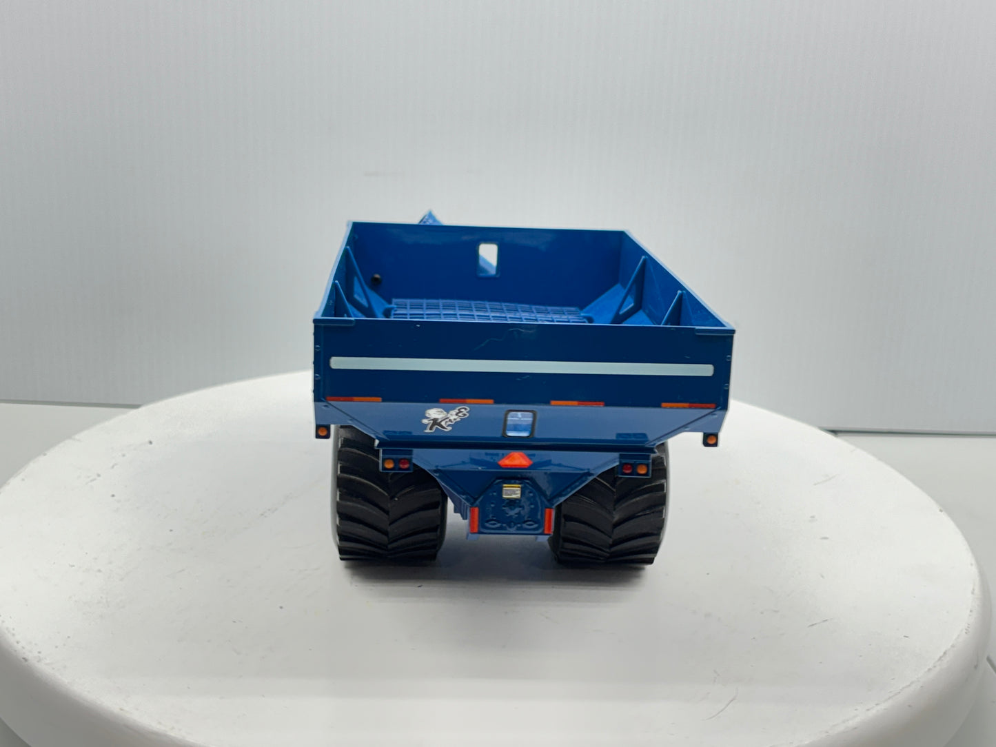 1/32 Kinze 1050 Vintage Grain Cart
