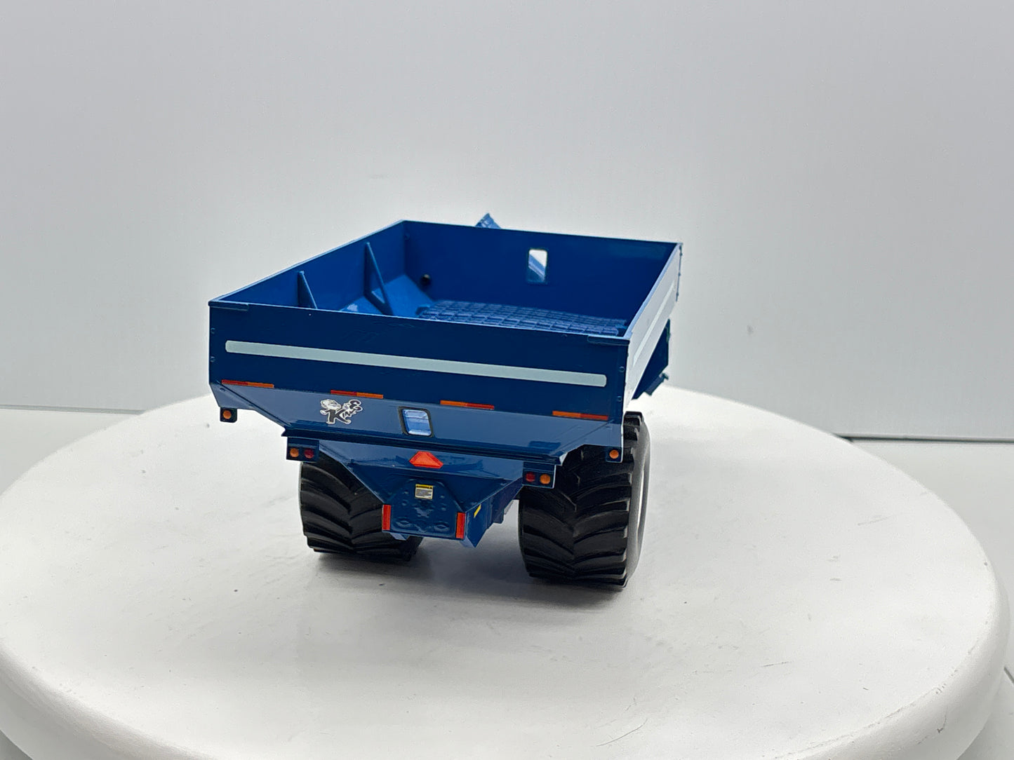 1/32 Kinze 1050 Vintage Grain Cart