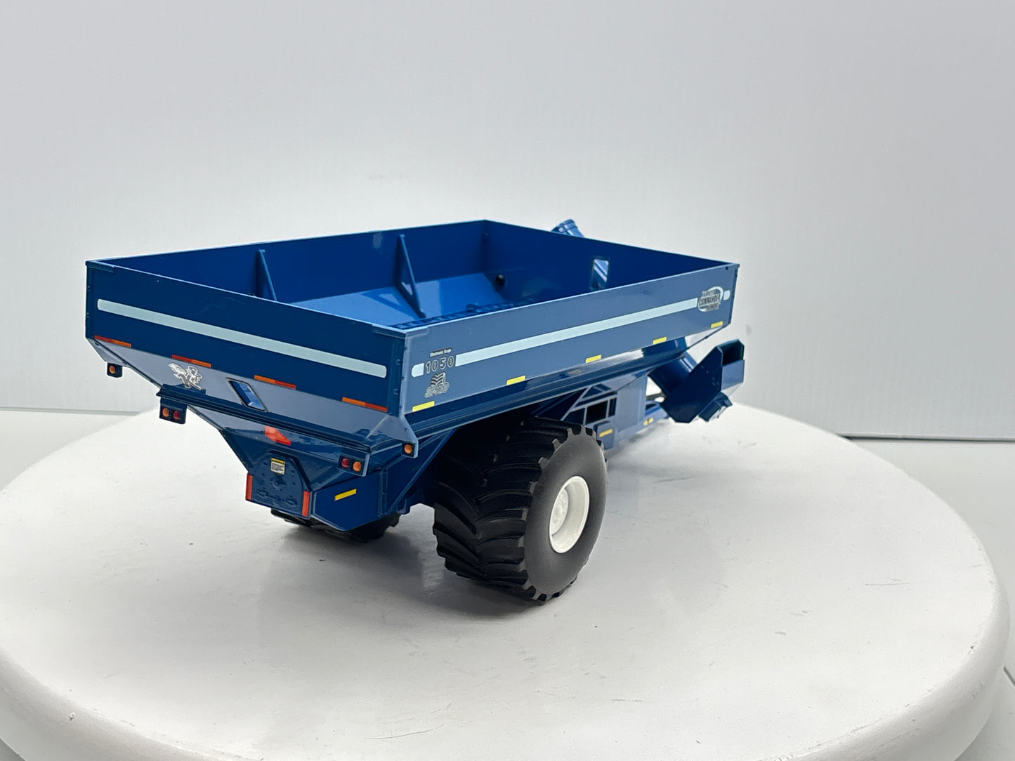 1/32 Kinze 1050 Vintage Grain Cart