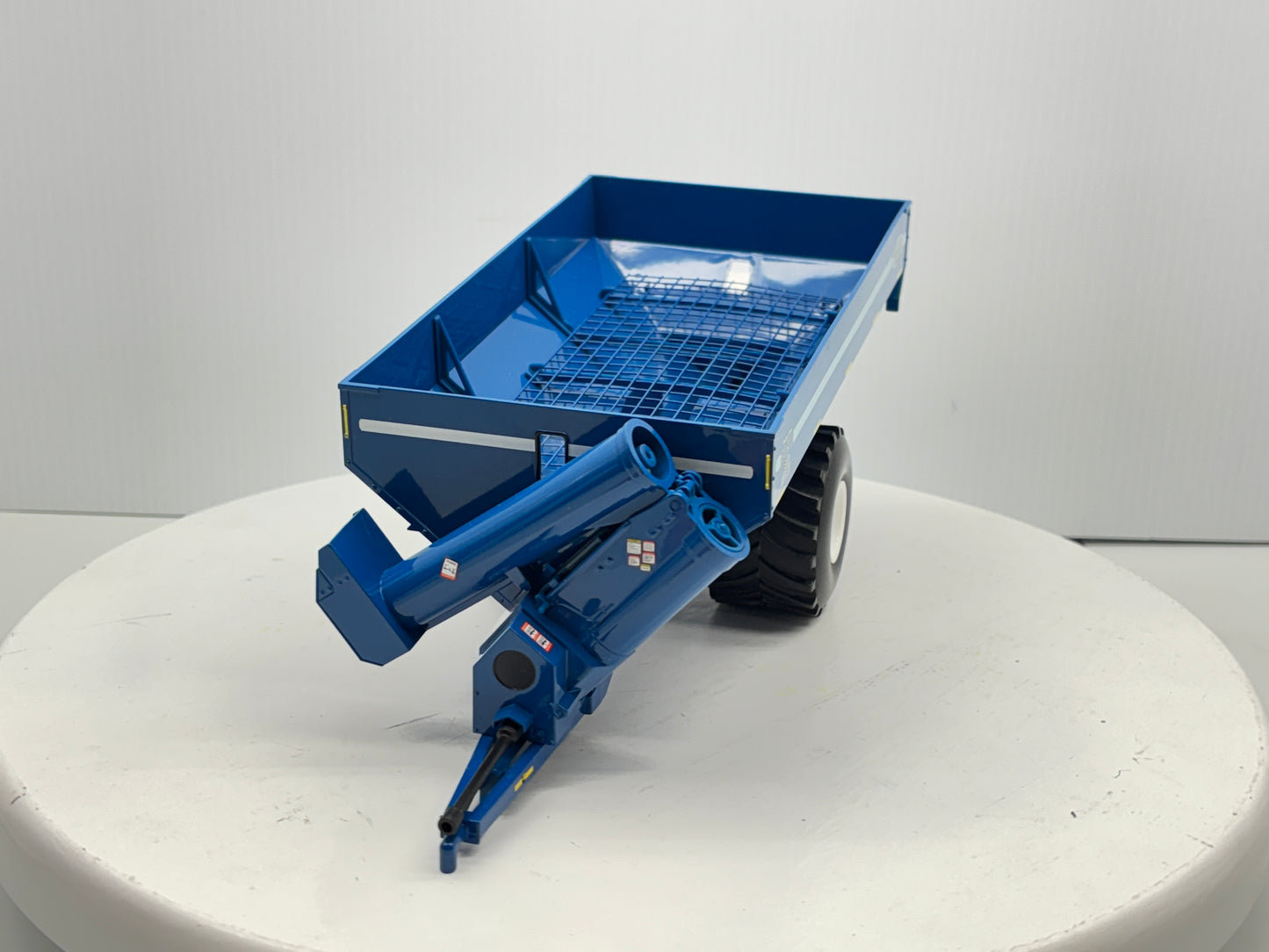 1/32 Kinze 1050 Vintage Grain Cart