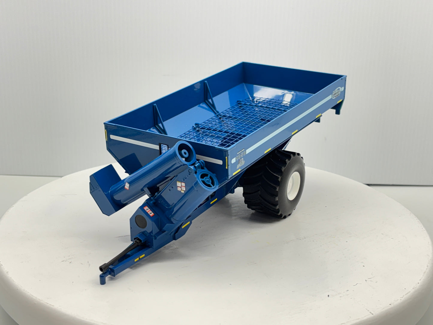 1/32 Kinze 1050 Vintage Grain Cart