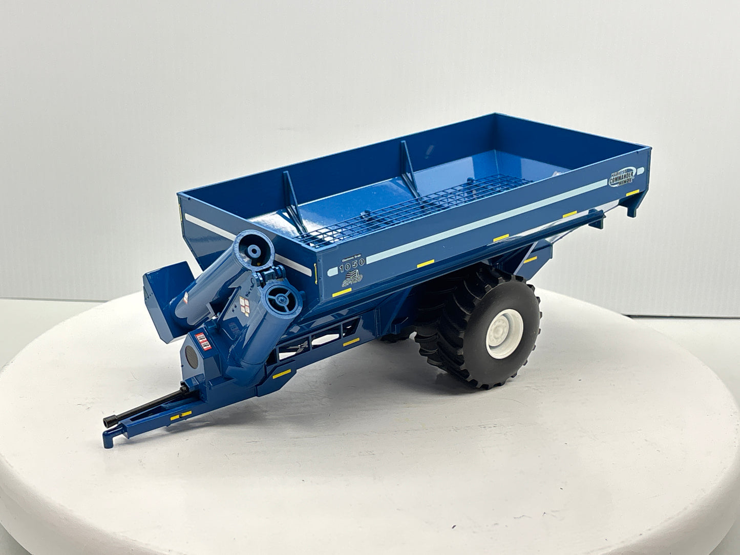 1/32 Kinze 1050 Vintage Grain Cart