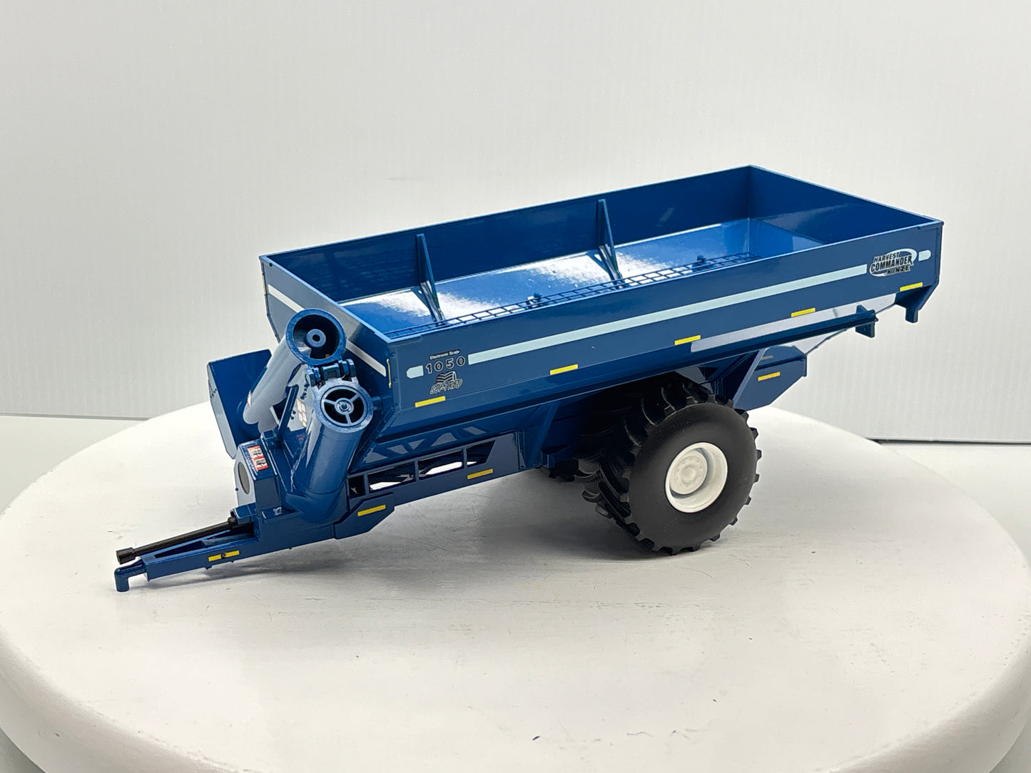 1/32 Kinze 1050 Vintage Grain Cart