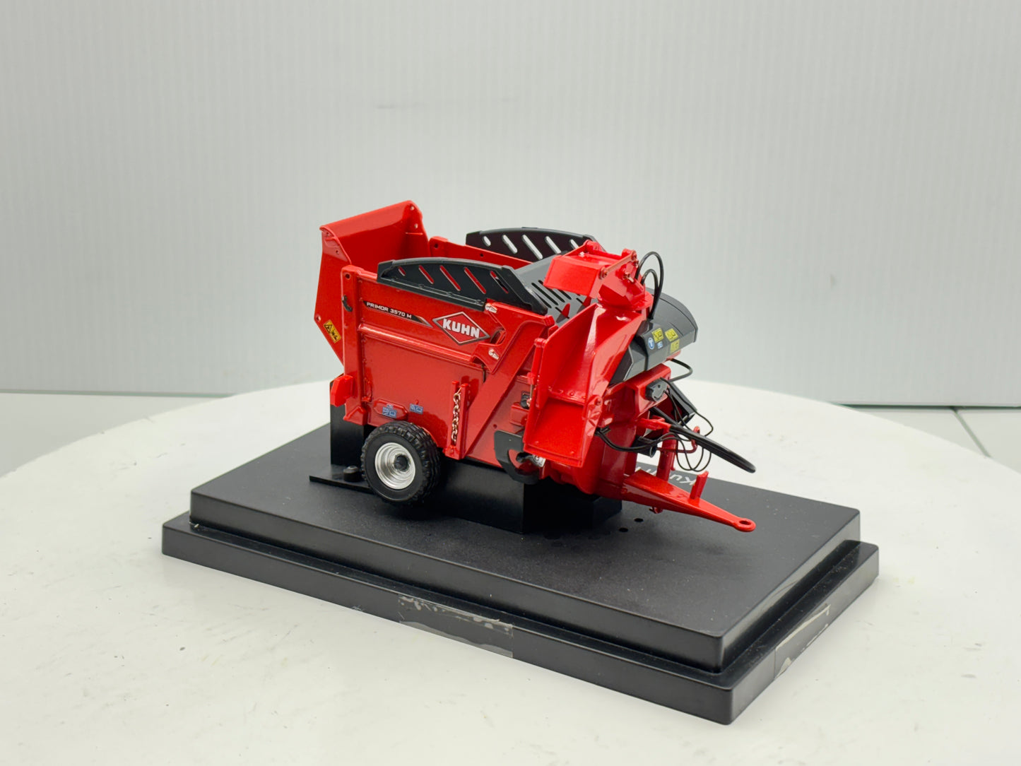 1/32 Kuhn Primor 3570 M