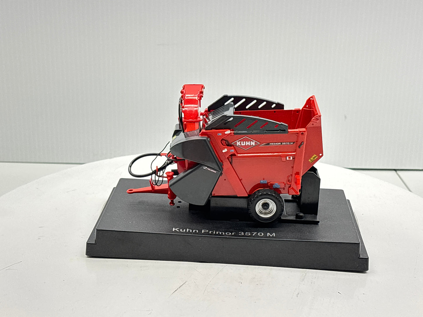 1/32 Kuhn Primor 3570 M
