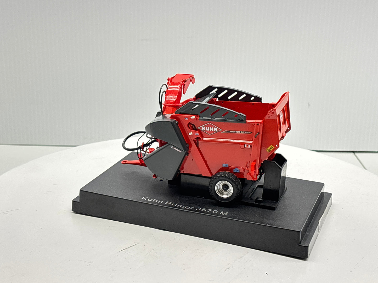 1/32 Kuhn Primor 3570 M