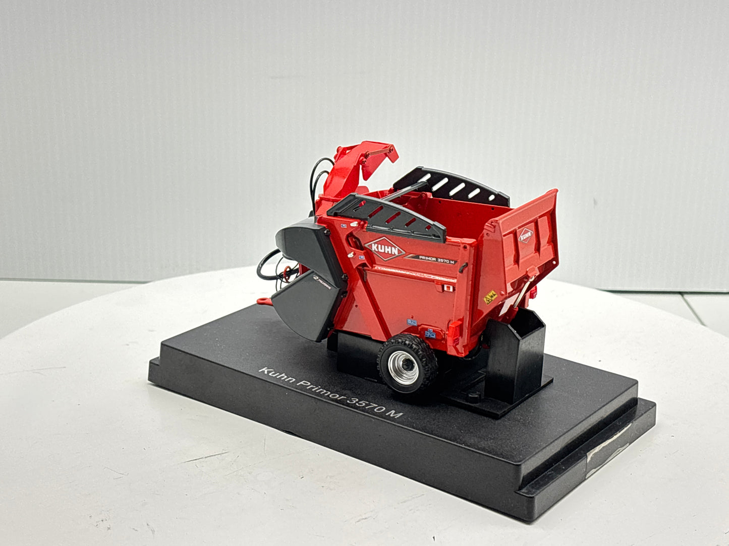 1/32 Kuhn Primor 3570 M