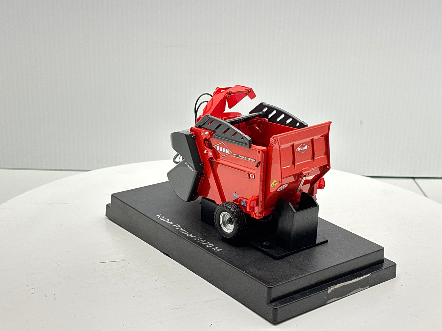 1/32 Kuhn Primor 3570 M