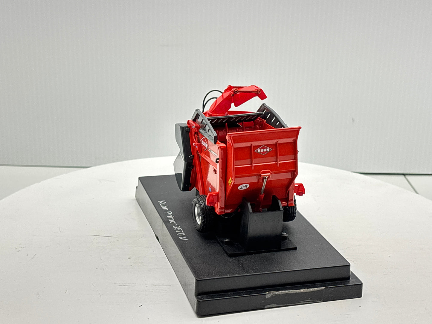 1/32 Kuhn Primor 3570 M