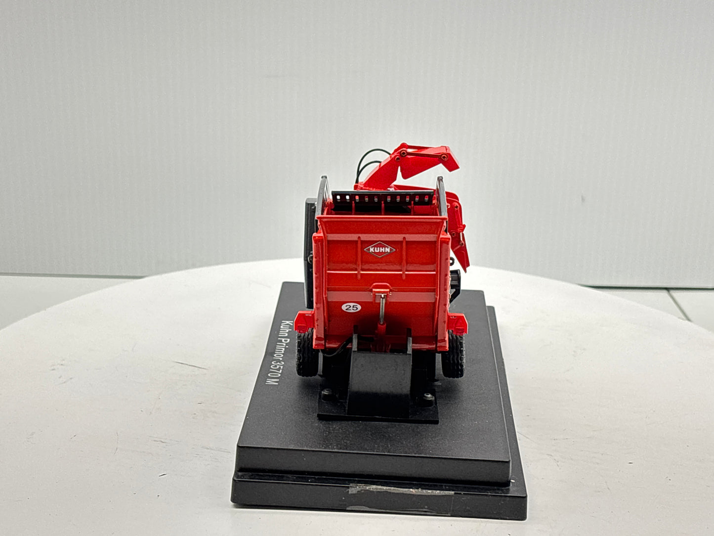 1/32 Kuhn Primor 3570 M