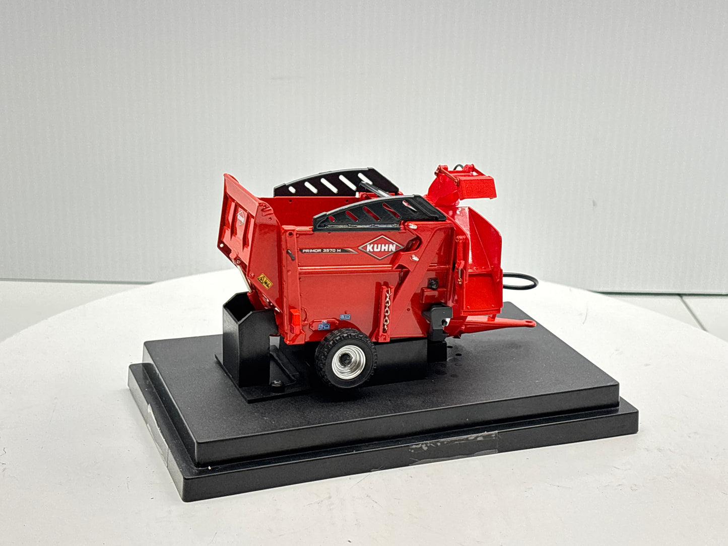 1/32 Kuhn Primor 3570 M