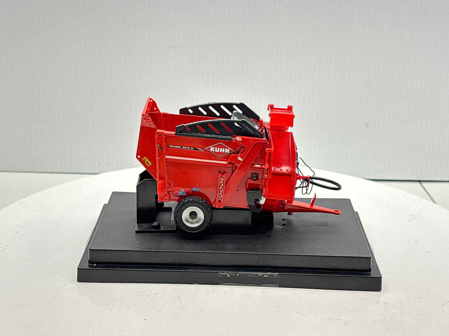 1/32 Kuhn Primor 3570 M