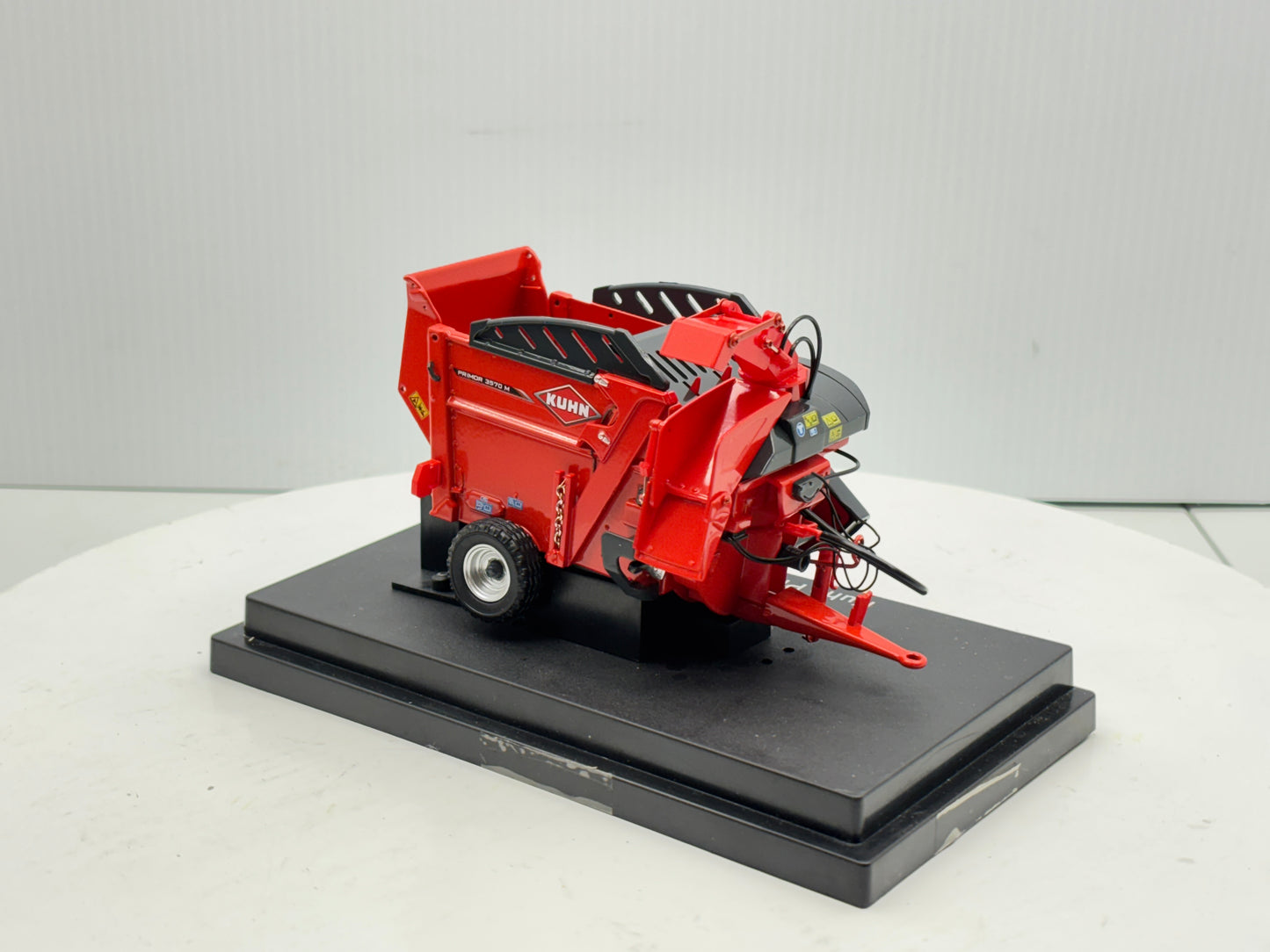1/32 Kuhn Primor 3570 M