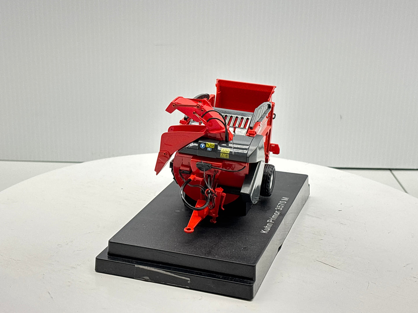 1/32 Kuhn Primor 3570 M