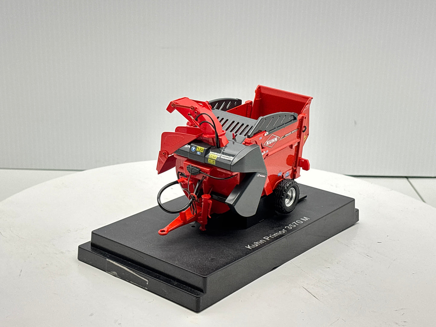 1/32 Kuhn Primor 3570 M