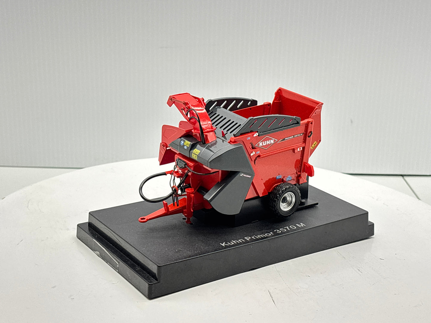 1/32 Kuhn Primor 3570 M