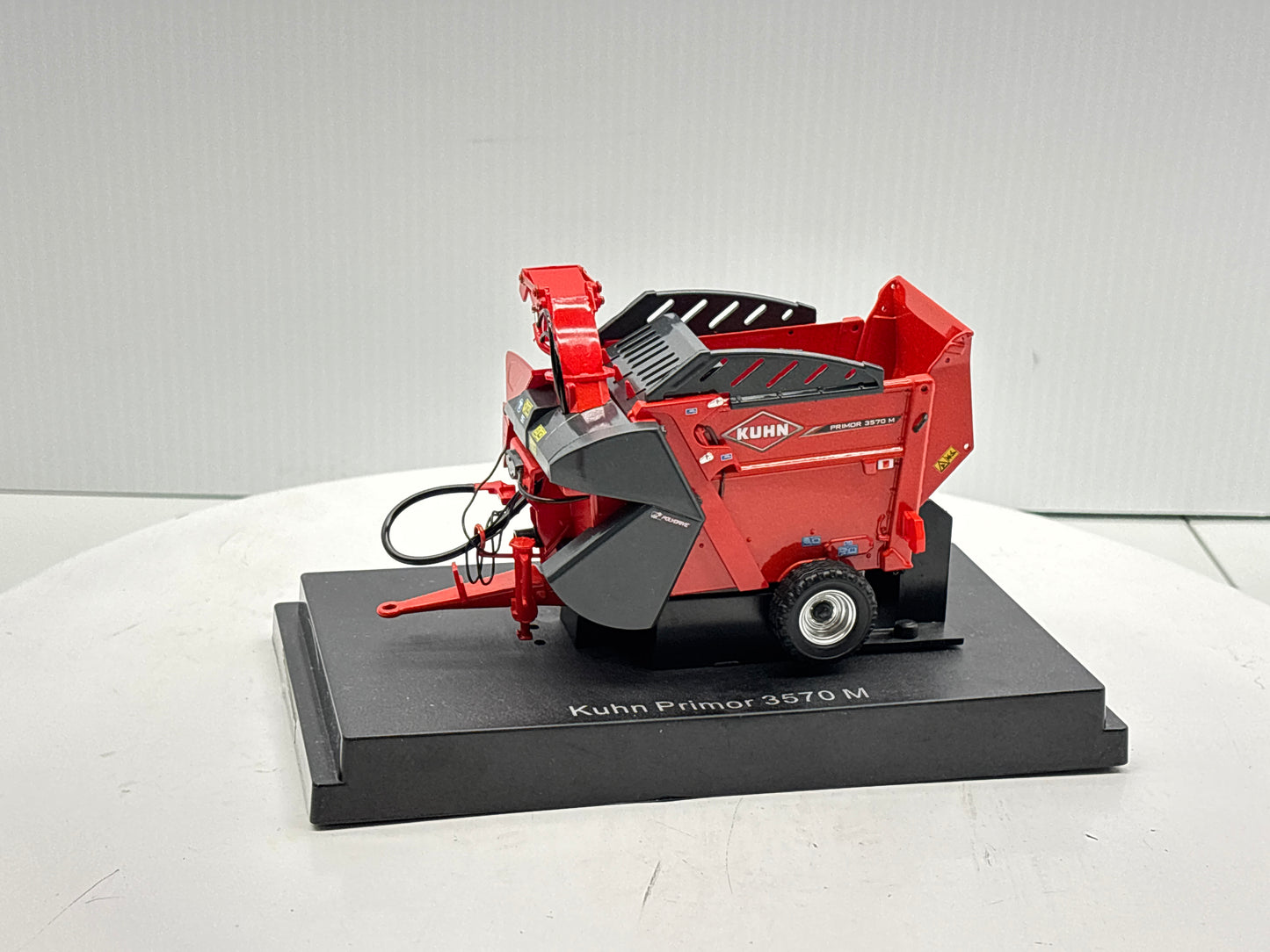 1/32 Kuhn Primor 3570 M