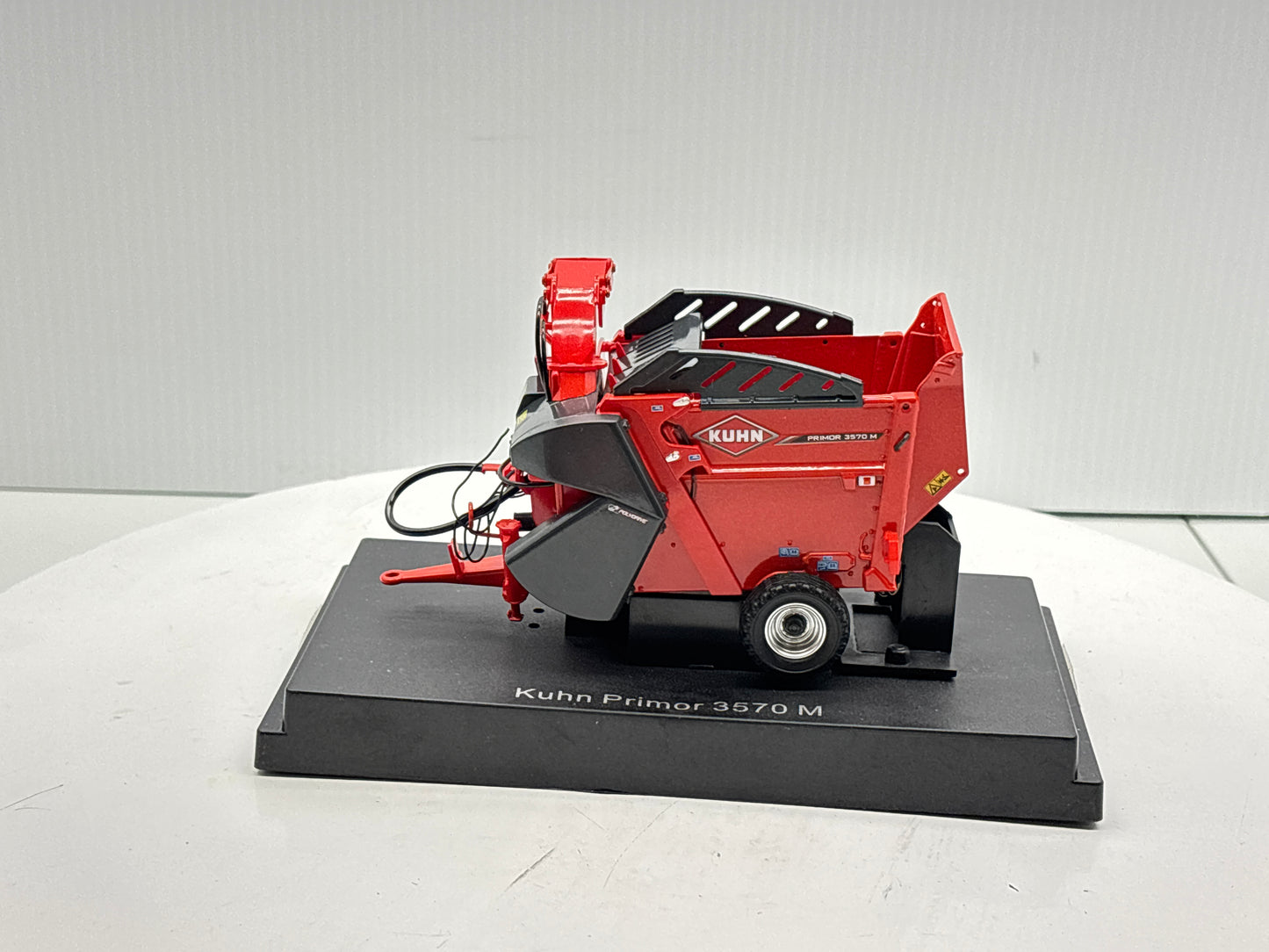 1/32 Kuhn Primor 3570 M