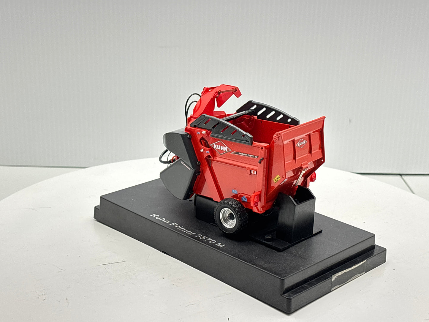 1/32 Kuhn Primor 3570 M