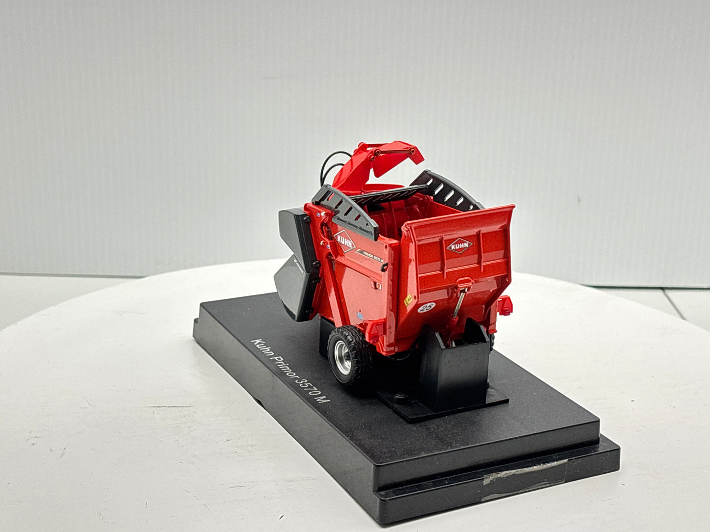 1/32 Kuhn Primor 3570 M