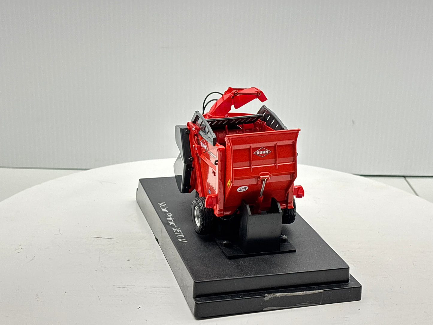1/32 Kuhn Primor 3570 M