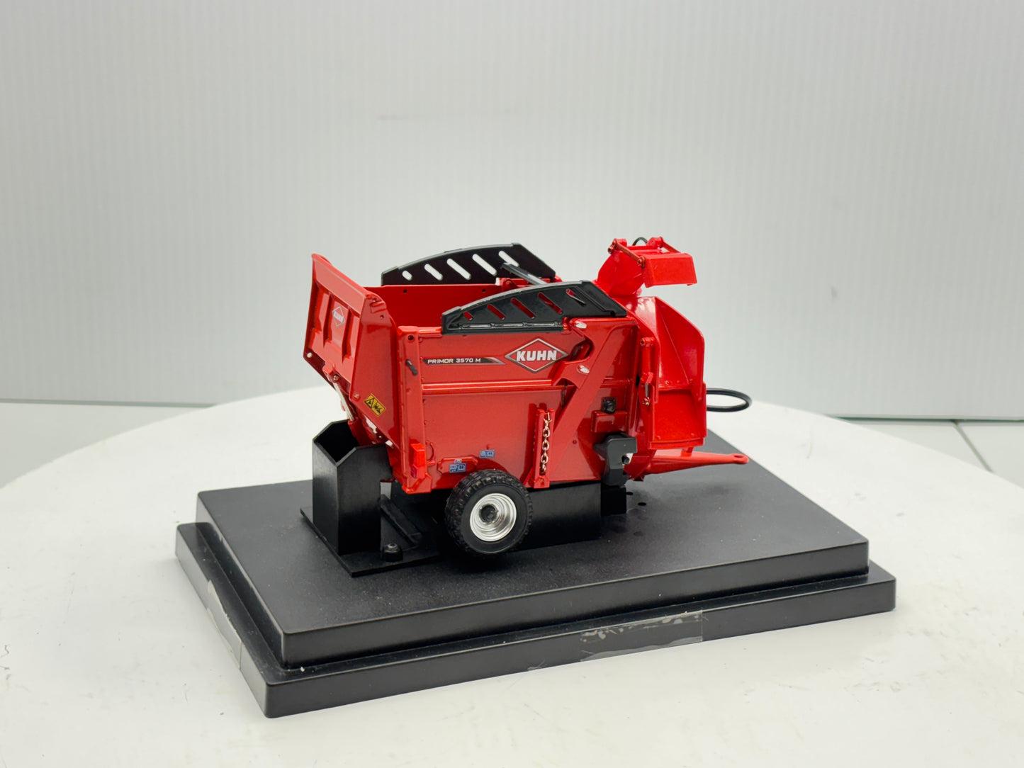 1/32 Kuhn Primor 3570 M