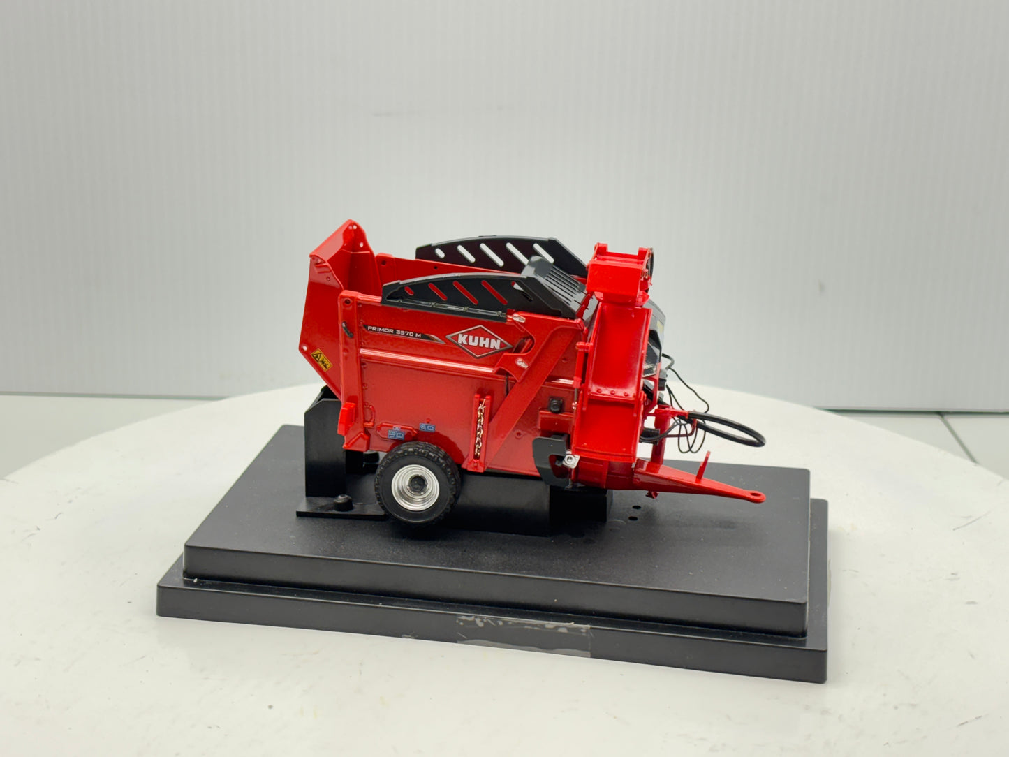 1/32 Kuhn Primor 3570 M