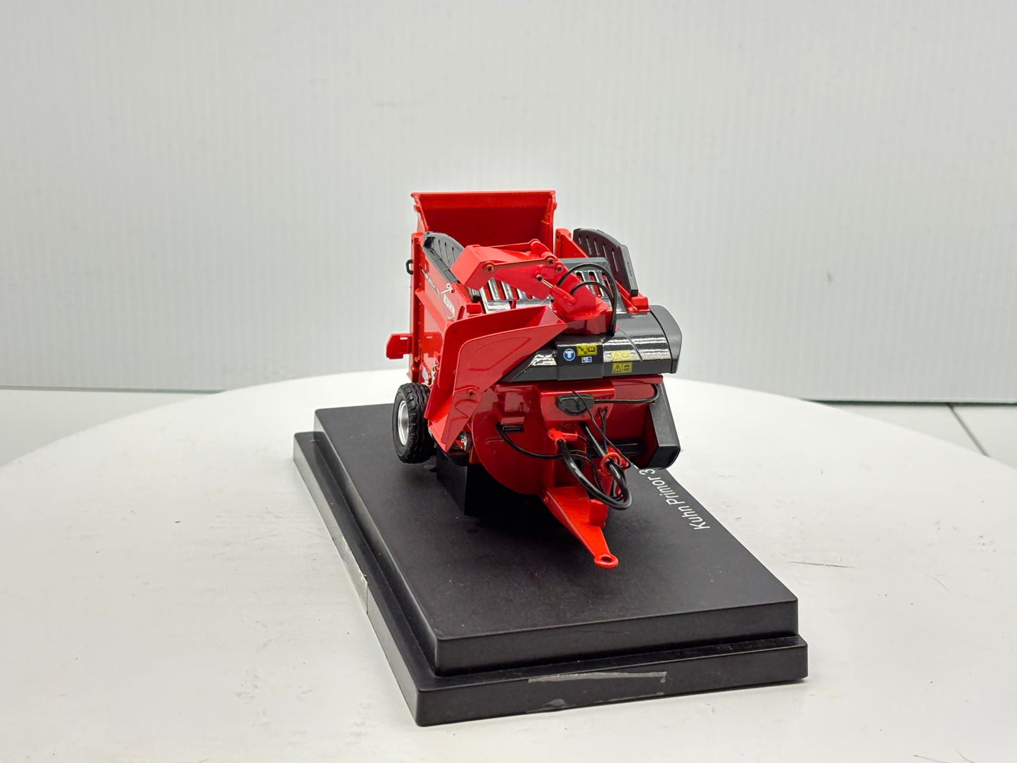 1/32 Kuhn Primor 3570 M