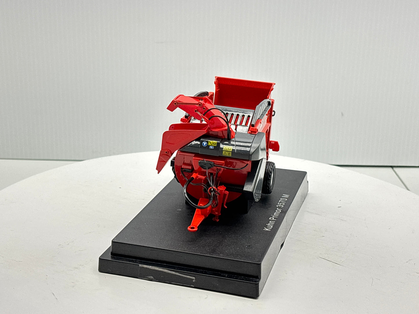 1/32 Kuhn Primor 3570 M