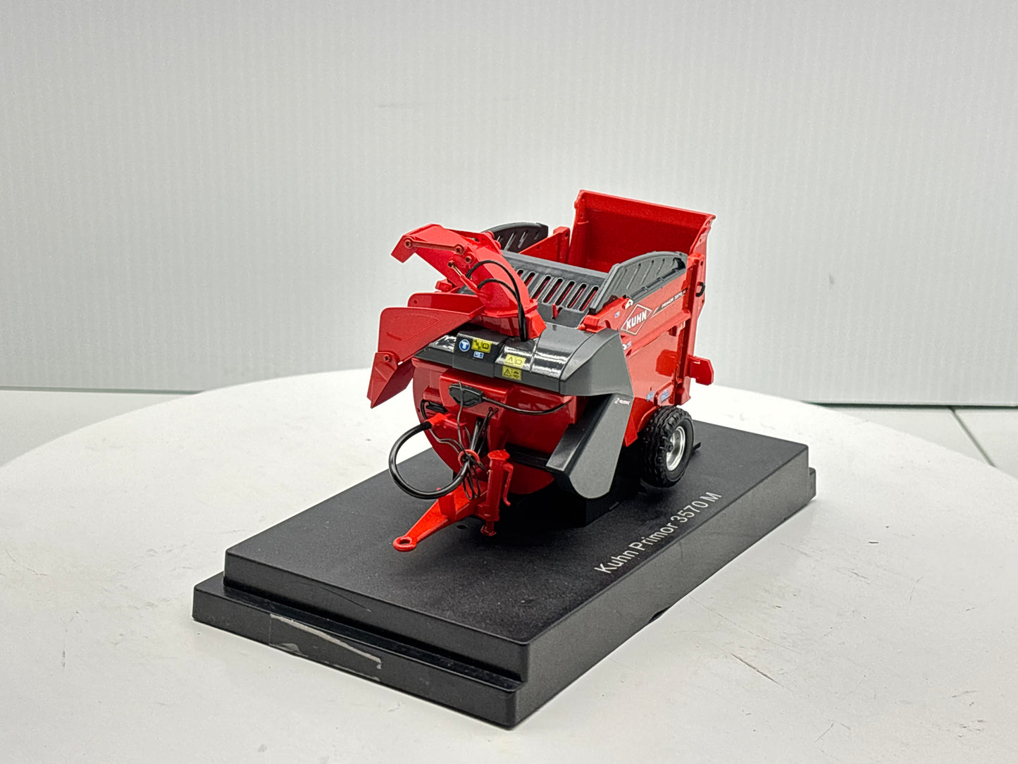 1/32 Kuhn Primor 3570 M