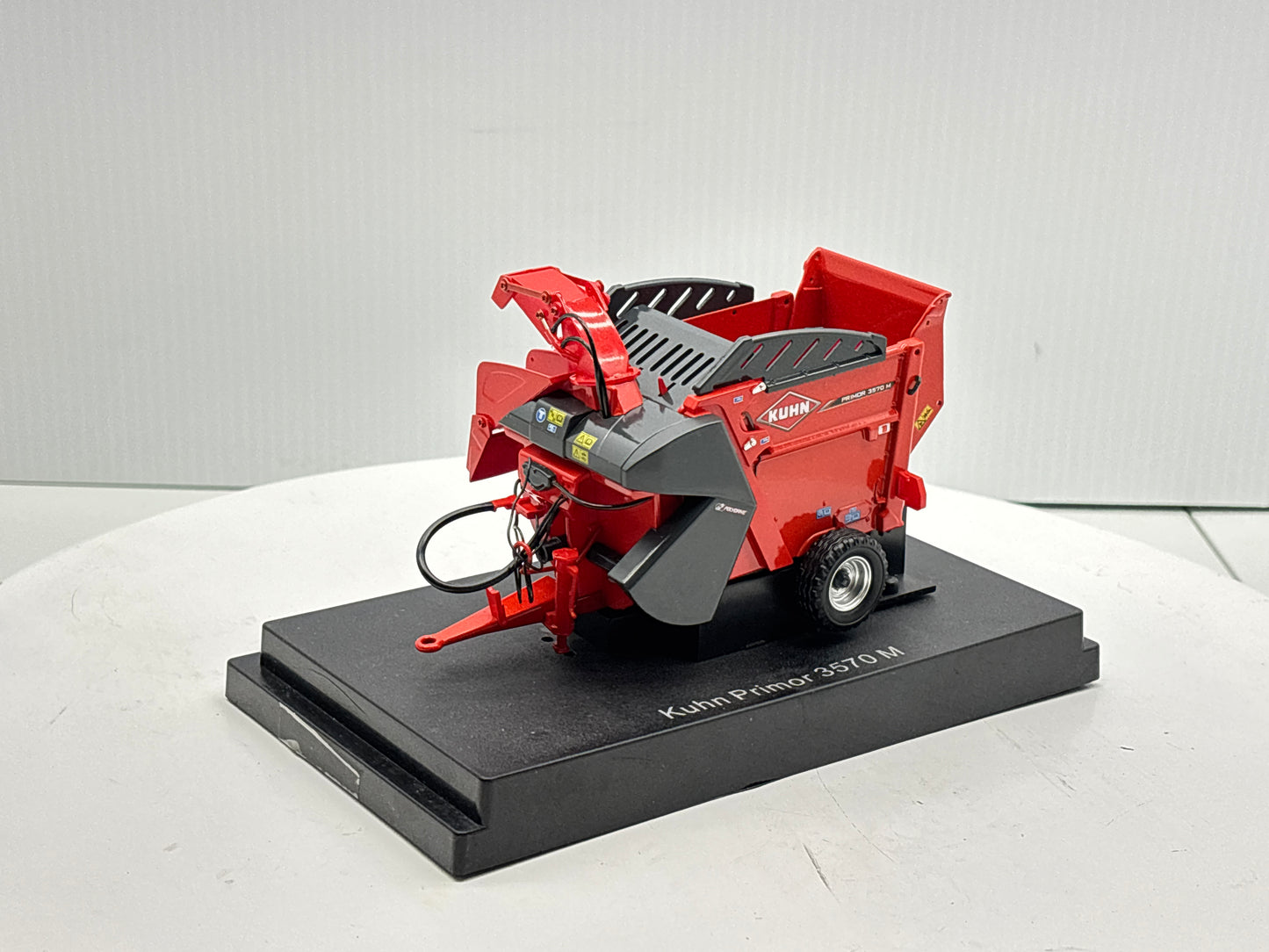 1/32 Kuhn Primor 3570 M