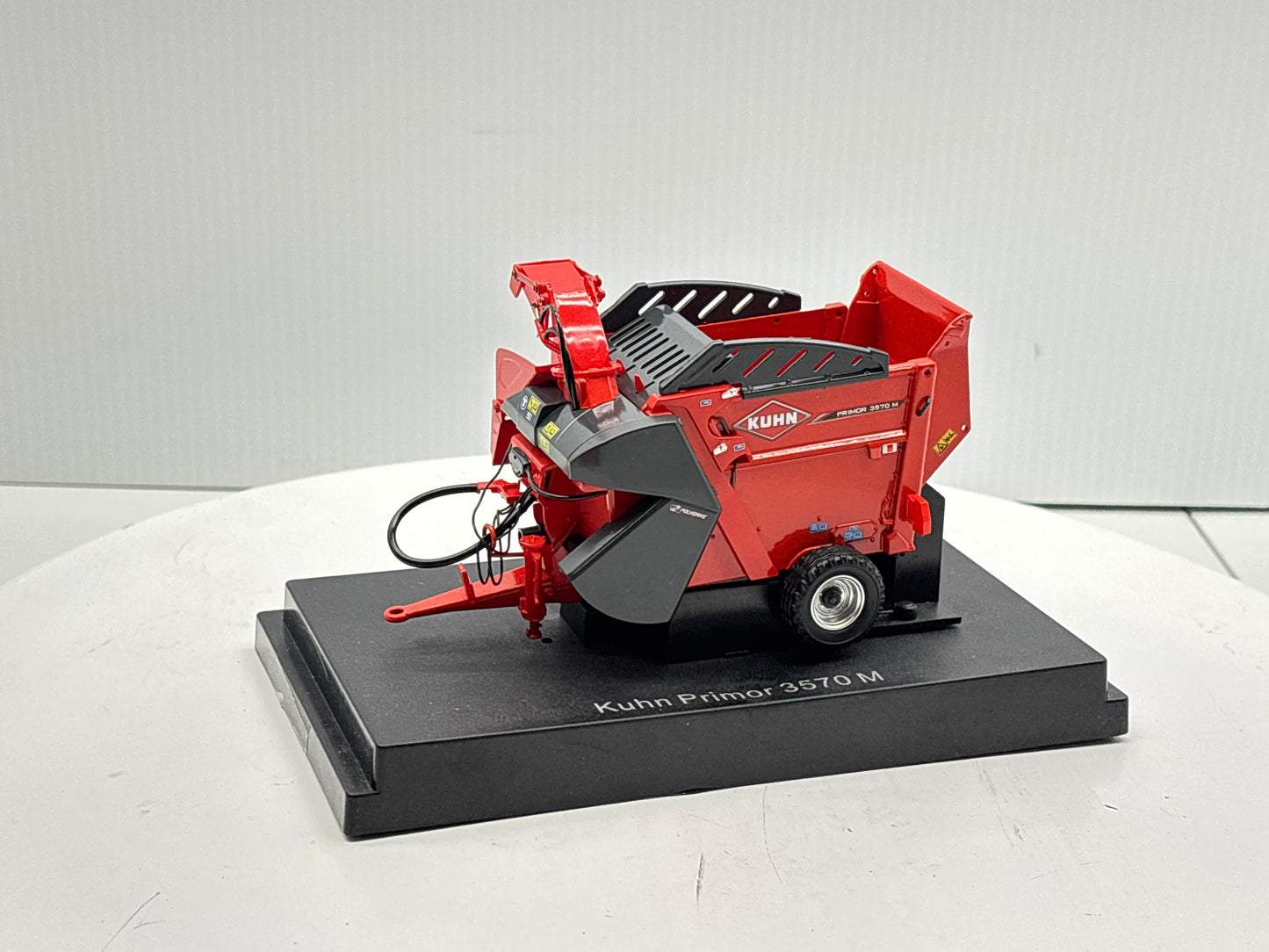 1/32 Kuhn Primor 3570 M
