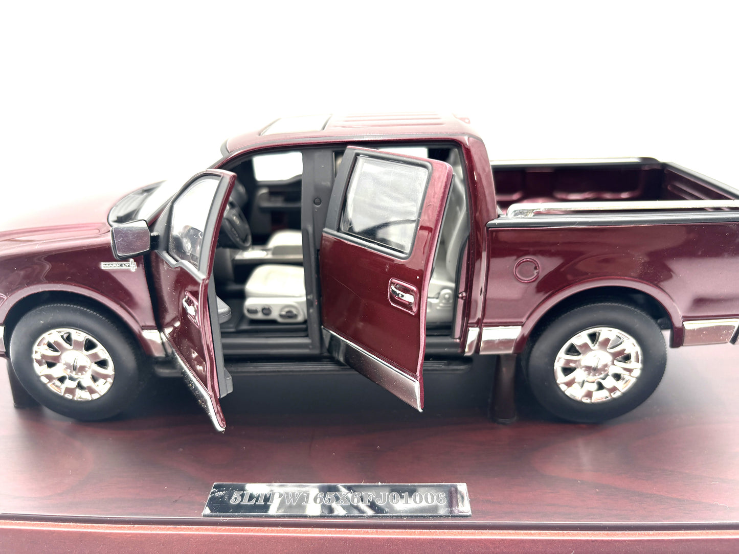 1/24 Lincoln Mark LT