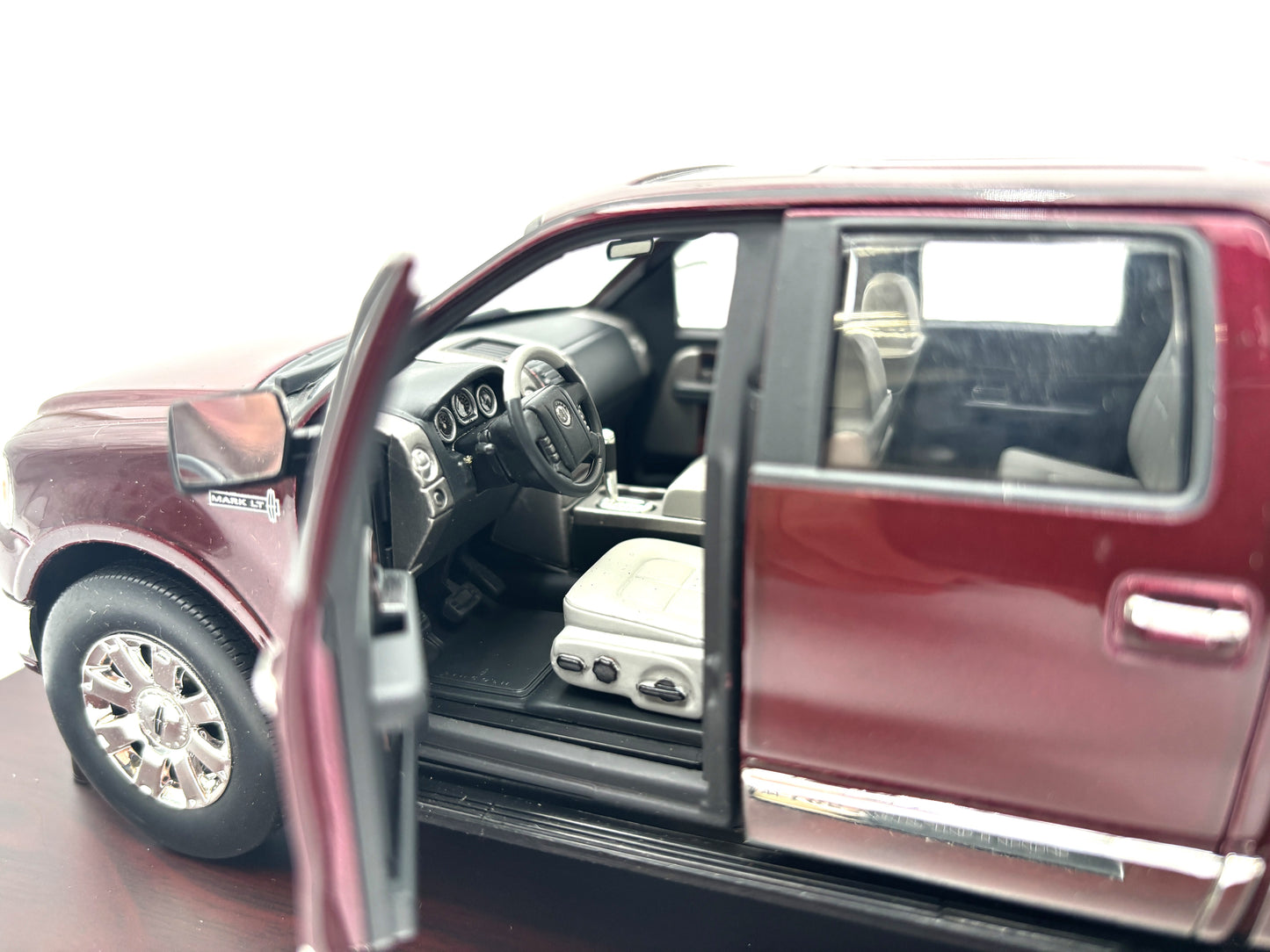 1/24 Lincoln Mark LT