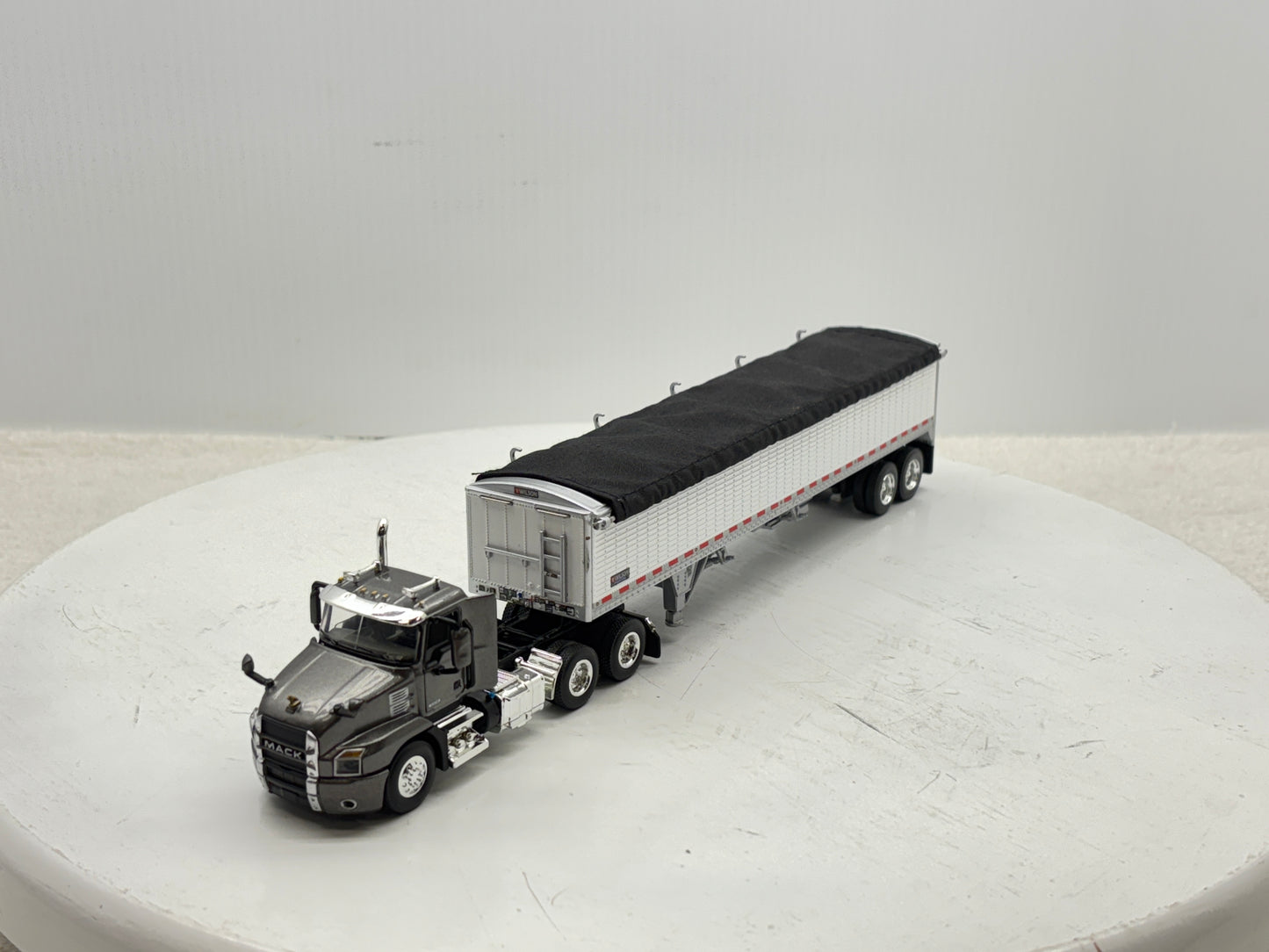 1/64 Mack Anthem Grey