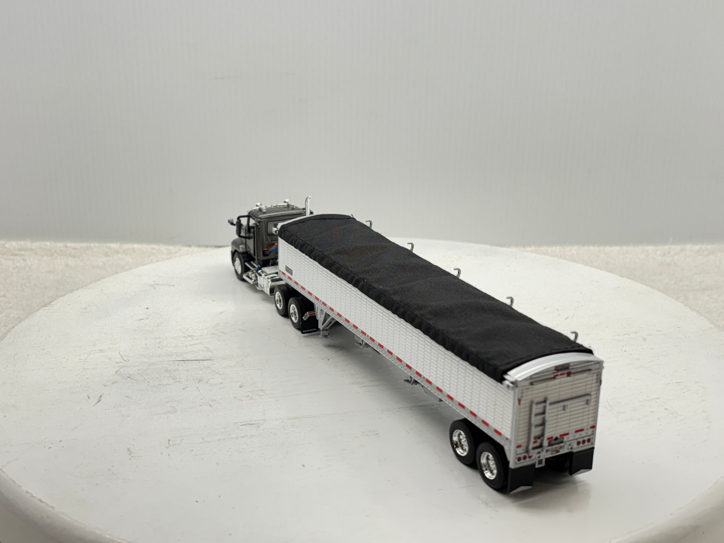 1/64 Mack Anthem Grey