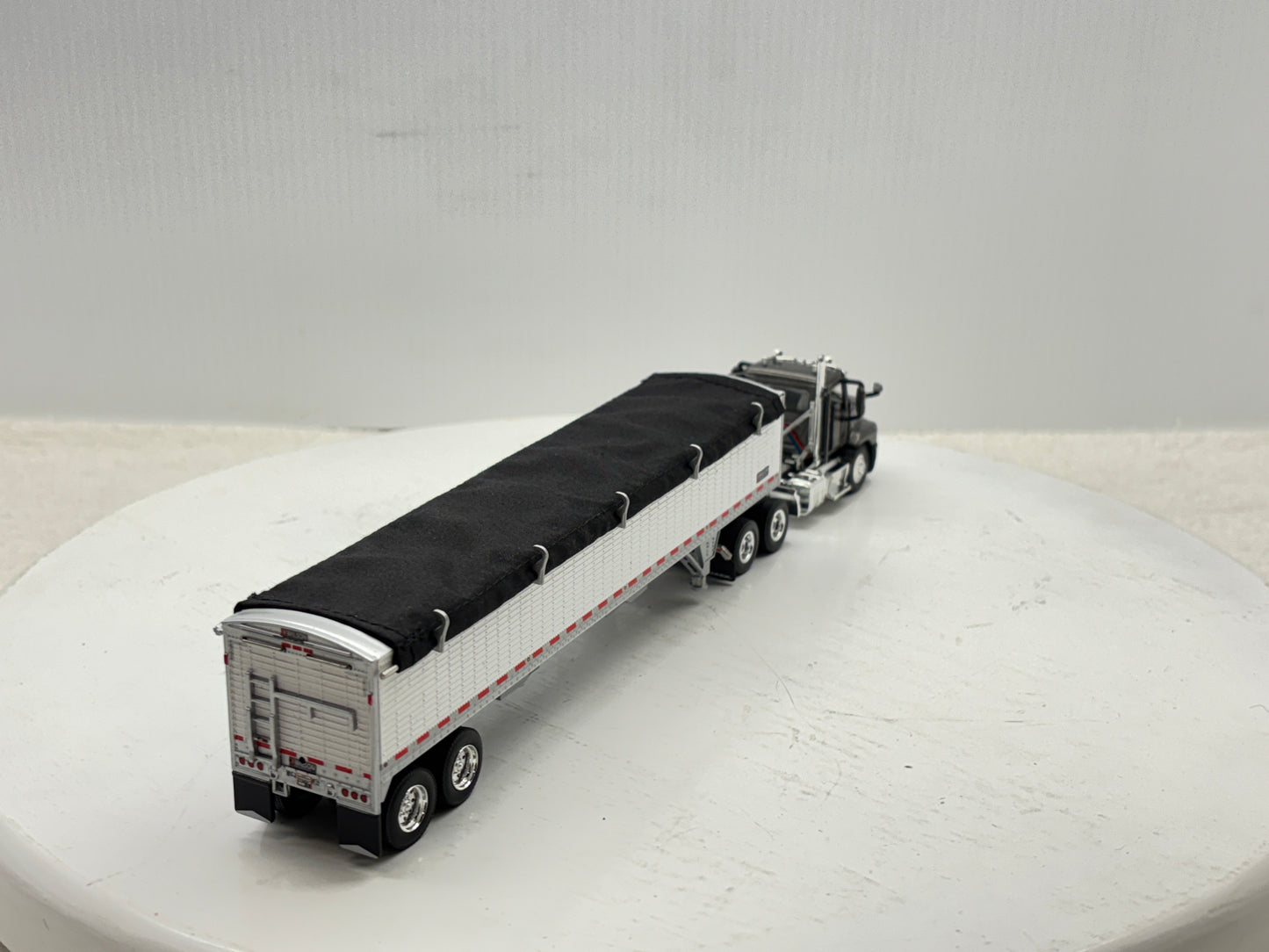 1/64 Mack Anthem Grey