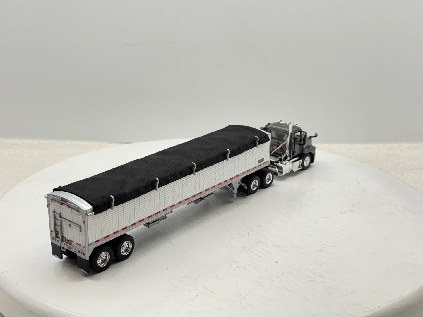 1/64 Mack Anthem Grey