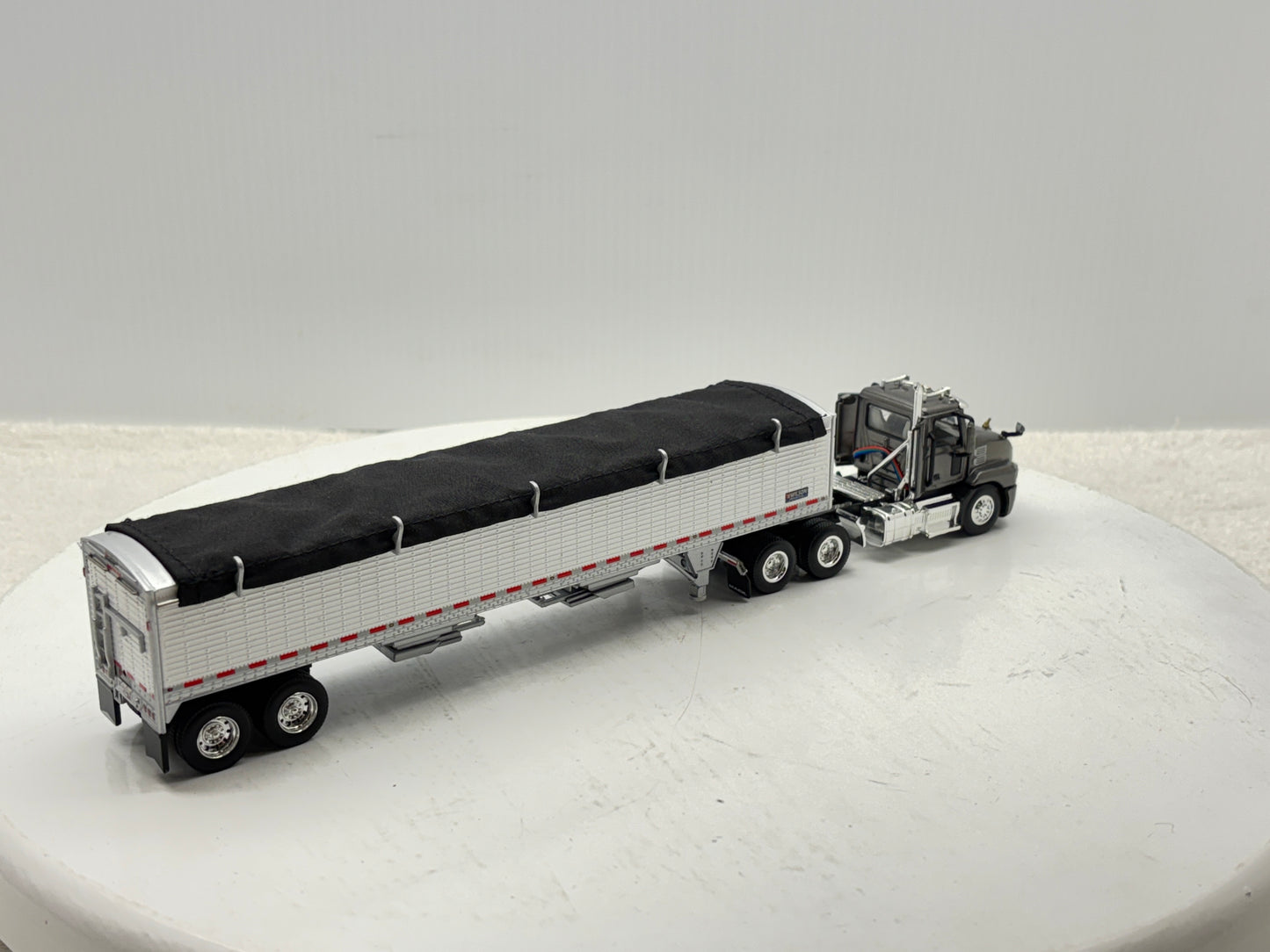 1/64 Mack Anthem Grey