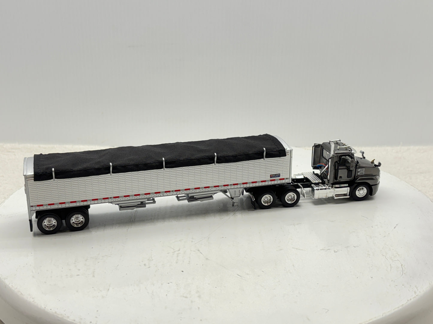 1/64 Mack Anthem Grey