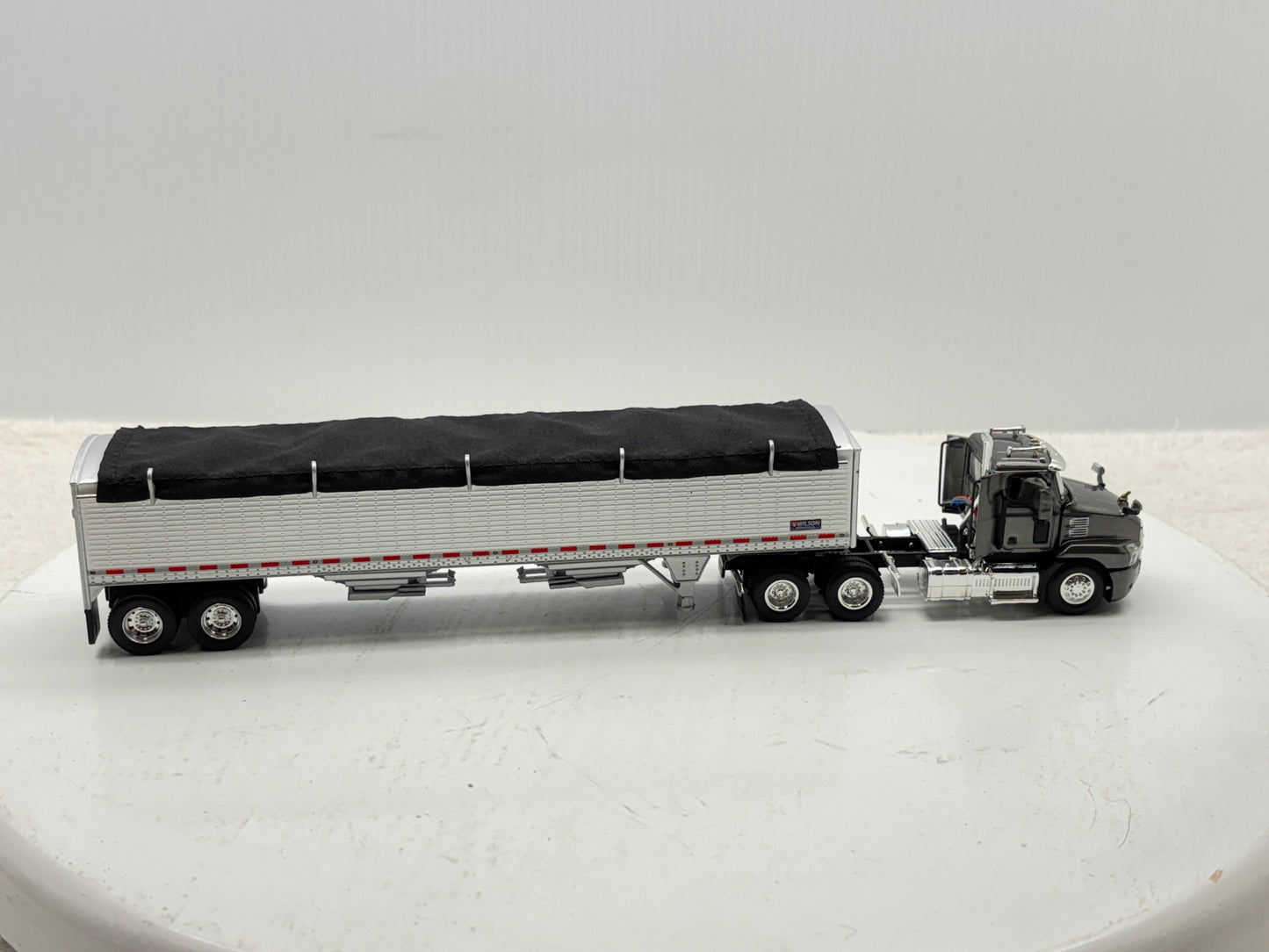1/64 Mack Anthem Grey