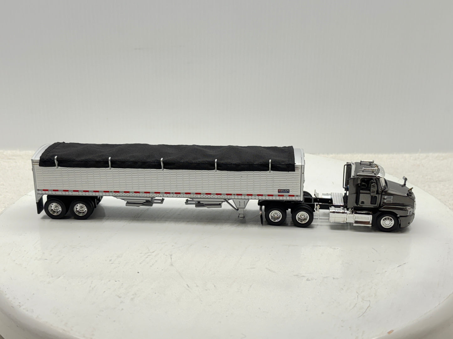 1/64 Mack Anthem Grey