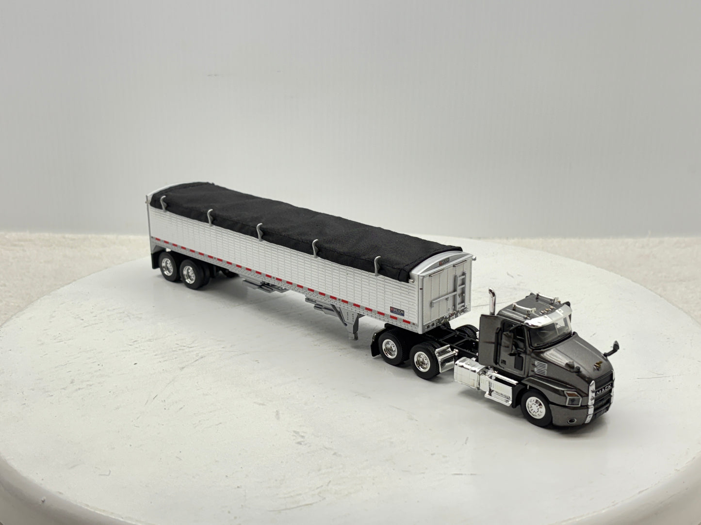 1/64 Mack Anthem Grey
