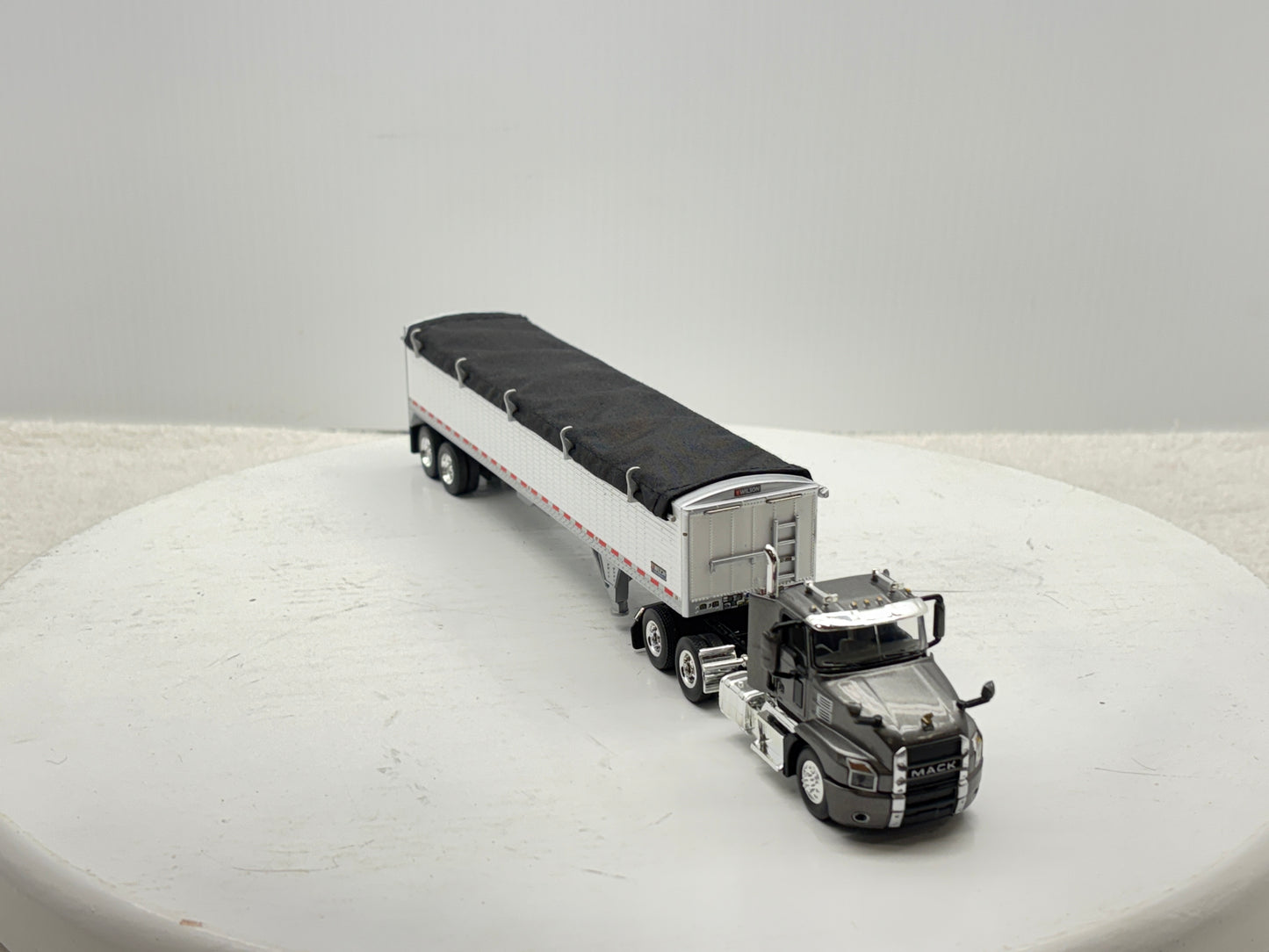 1/64 Mack Anthem Grey