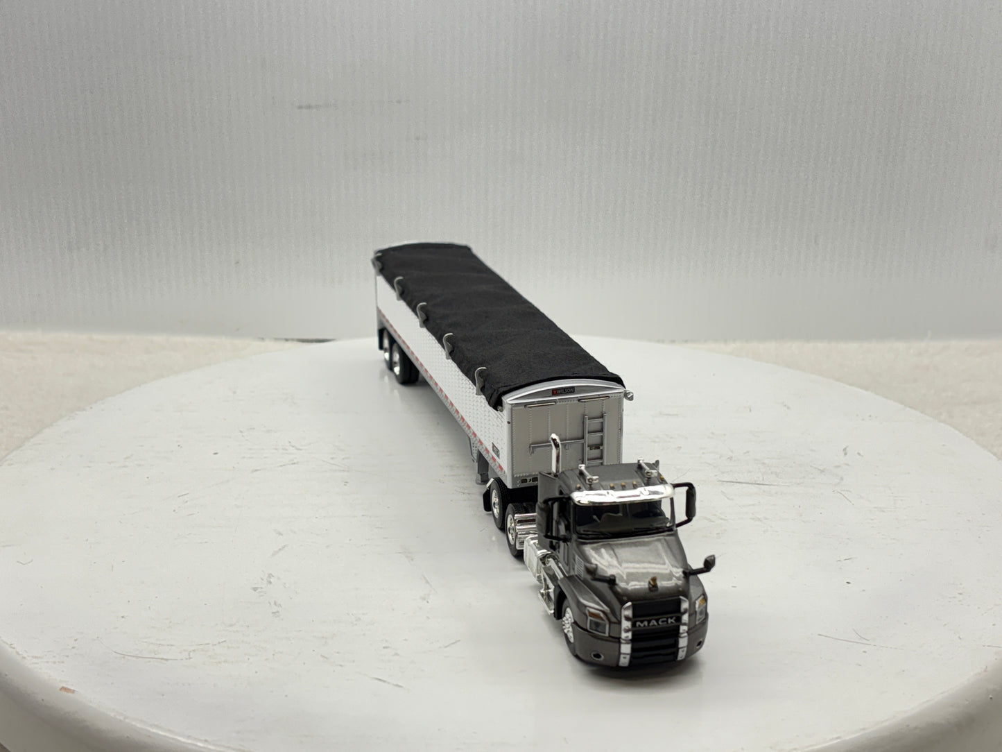 1/64 Mack Anthem Grey