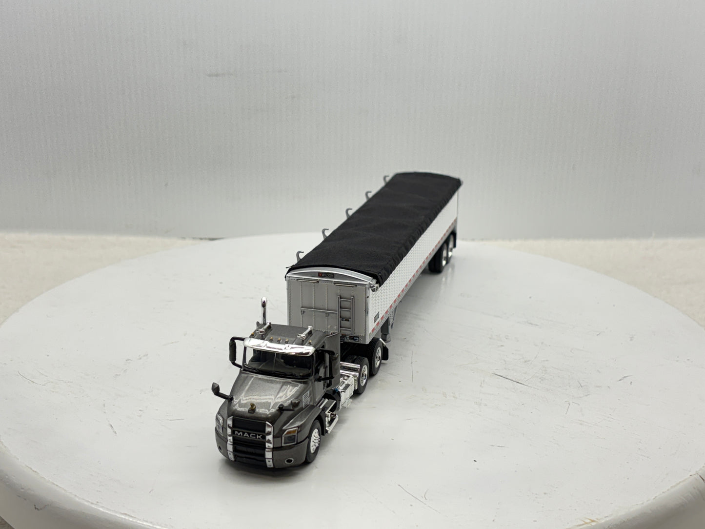 1/64 Mack Anthem Grey