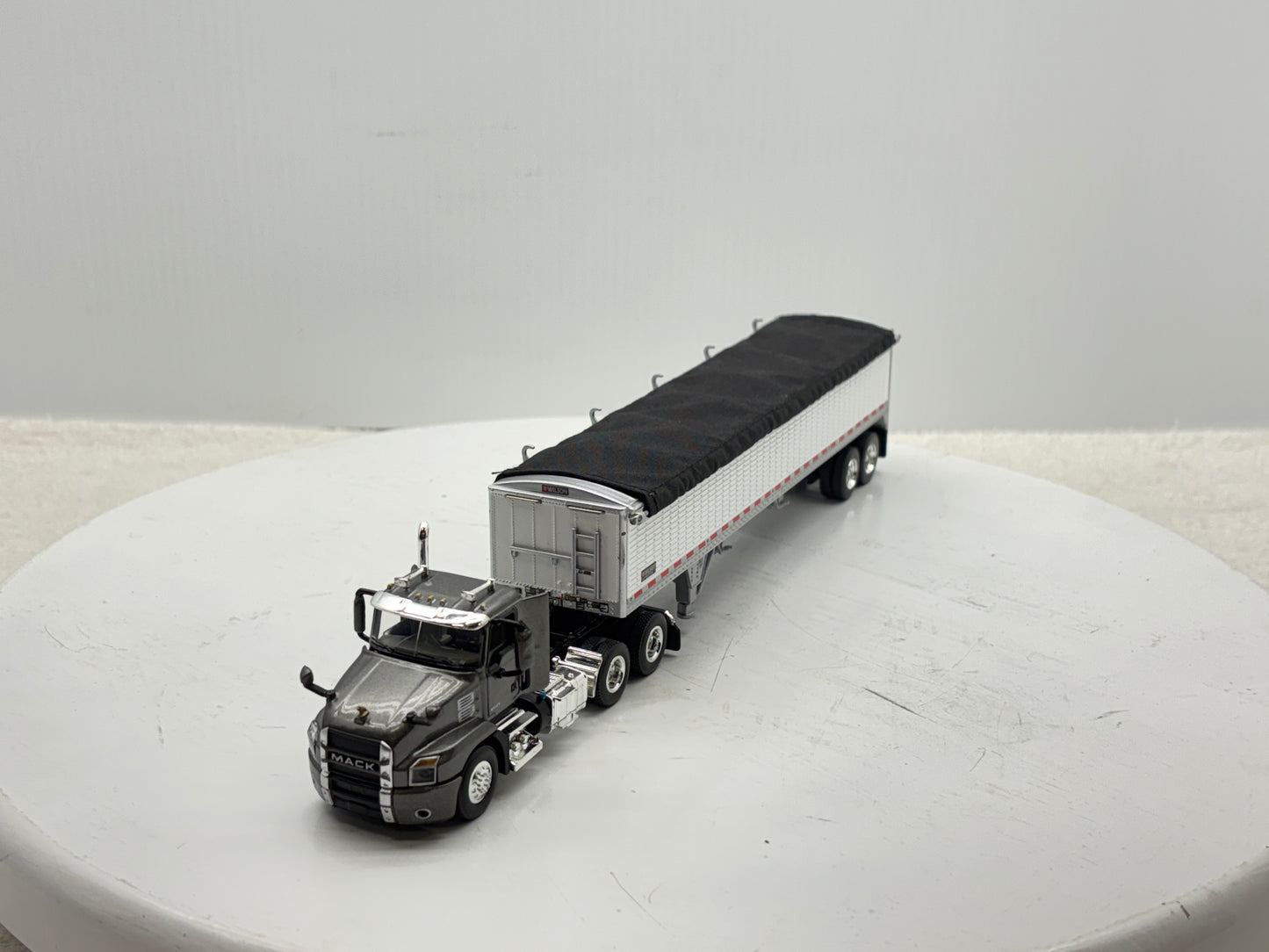 1/64 Mack Anthem Grey