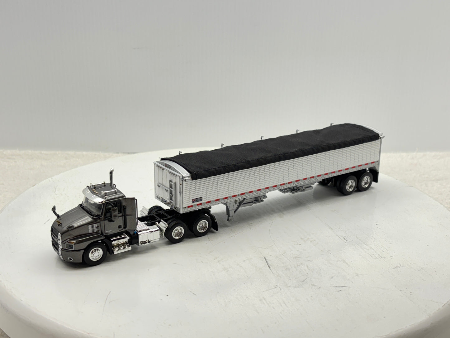 1/64 Mack Anthem Grey