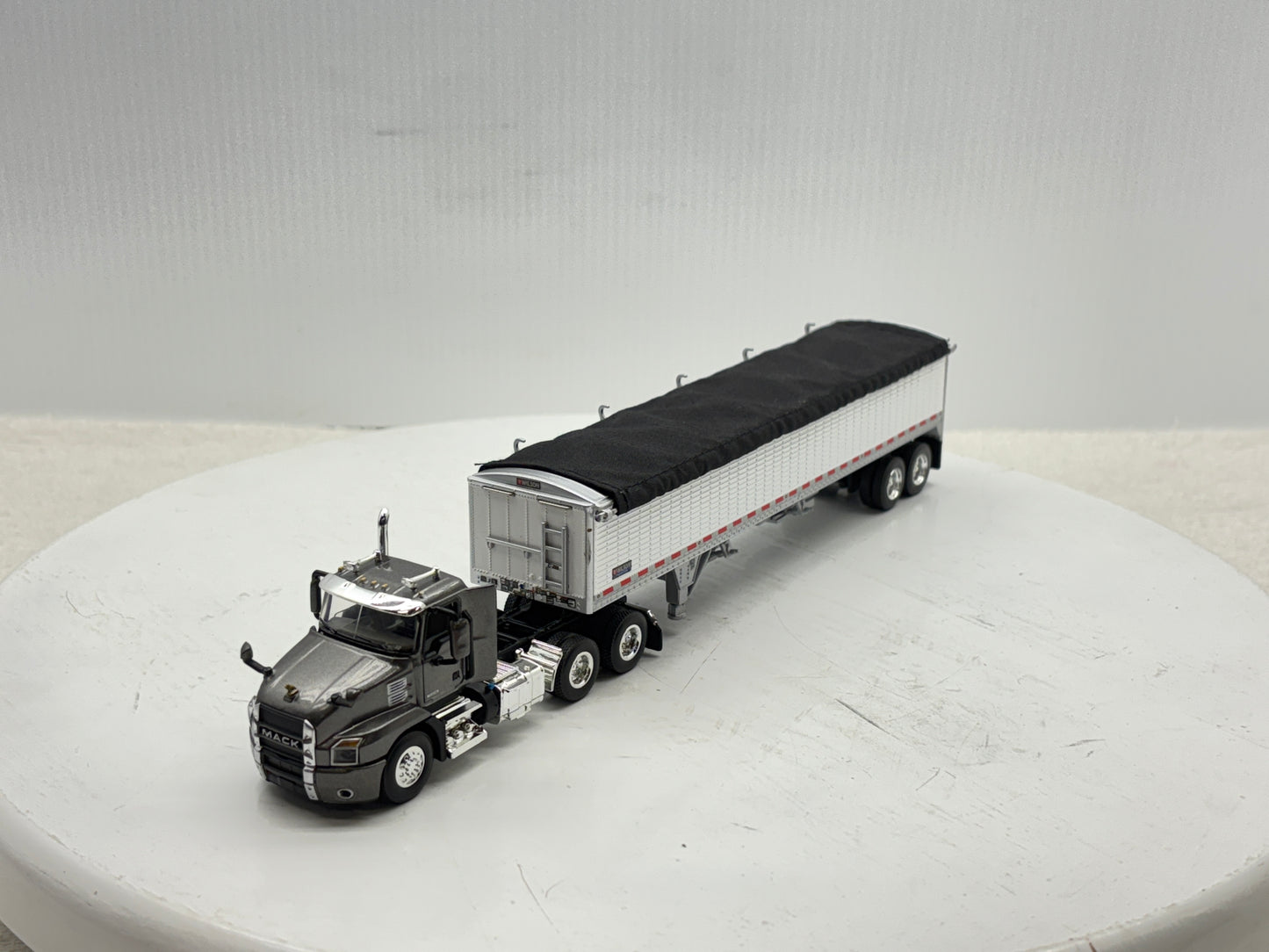 1/64 Mack Anthem Grey