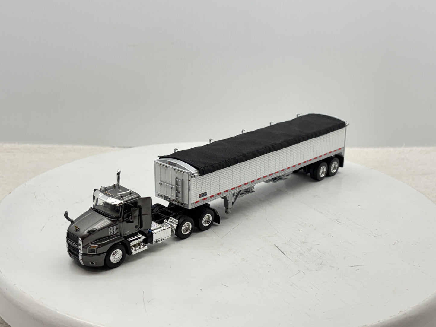 1/64 Mack Anthem Grey